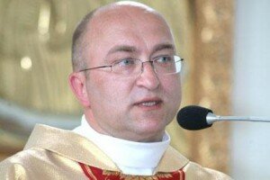 Priest Uladzislaw Lazar released from KGB detention.